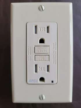 Aftr1-i Leviton Smartlock Pro Afci Receptacle Outlet With Wallplate Ivory